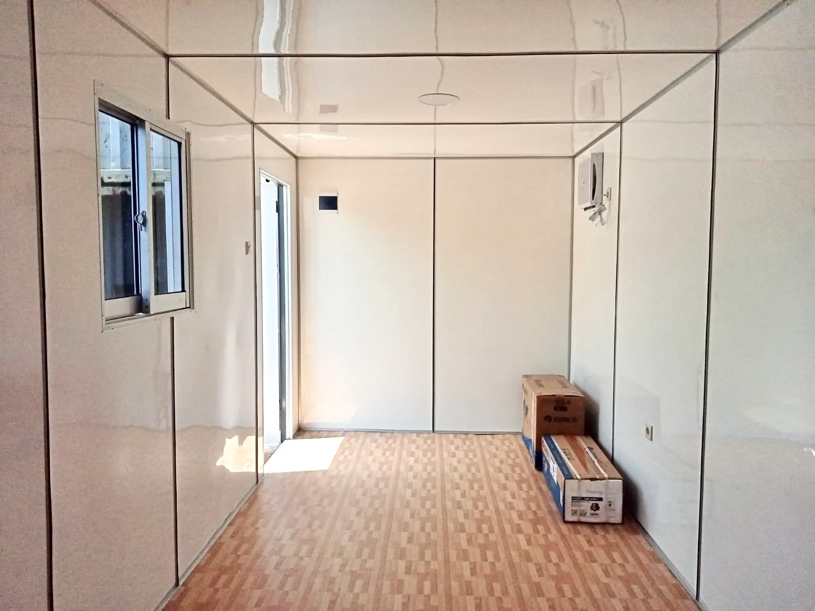 Finished modular space by Expanda